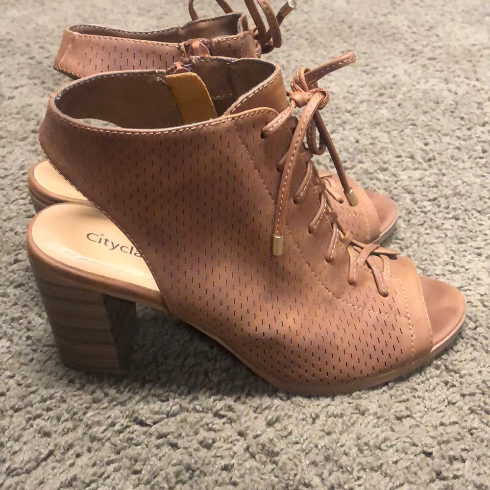 NICE CITY CLASSIFIED HEELS